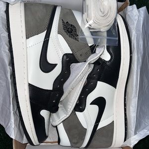 Air Jordan 1s Mochas Size 9